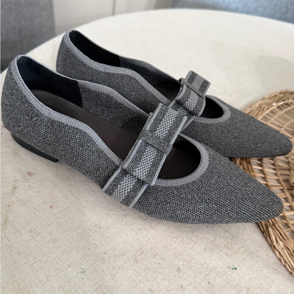 Vivaia Daphne Pointed-Toe Mary Jane Flats Gray Womans Size 39/US 8 Expanded Bow